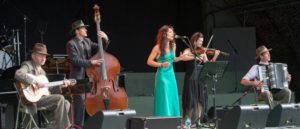 La Belle De Paris Band on Stage