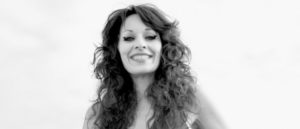 La Belle De Paris Singer Black and White