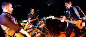 walking-0n-sunshine-trio-playing2 Walking on Sushine - Birmingham wedding band
